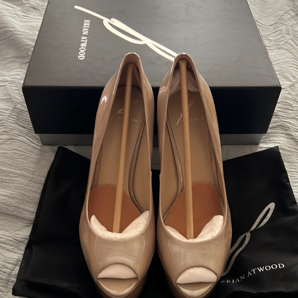 Woman’s peep toe platform pump